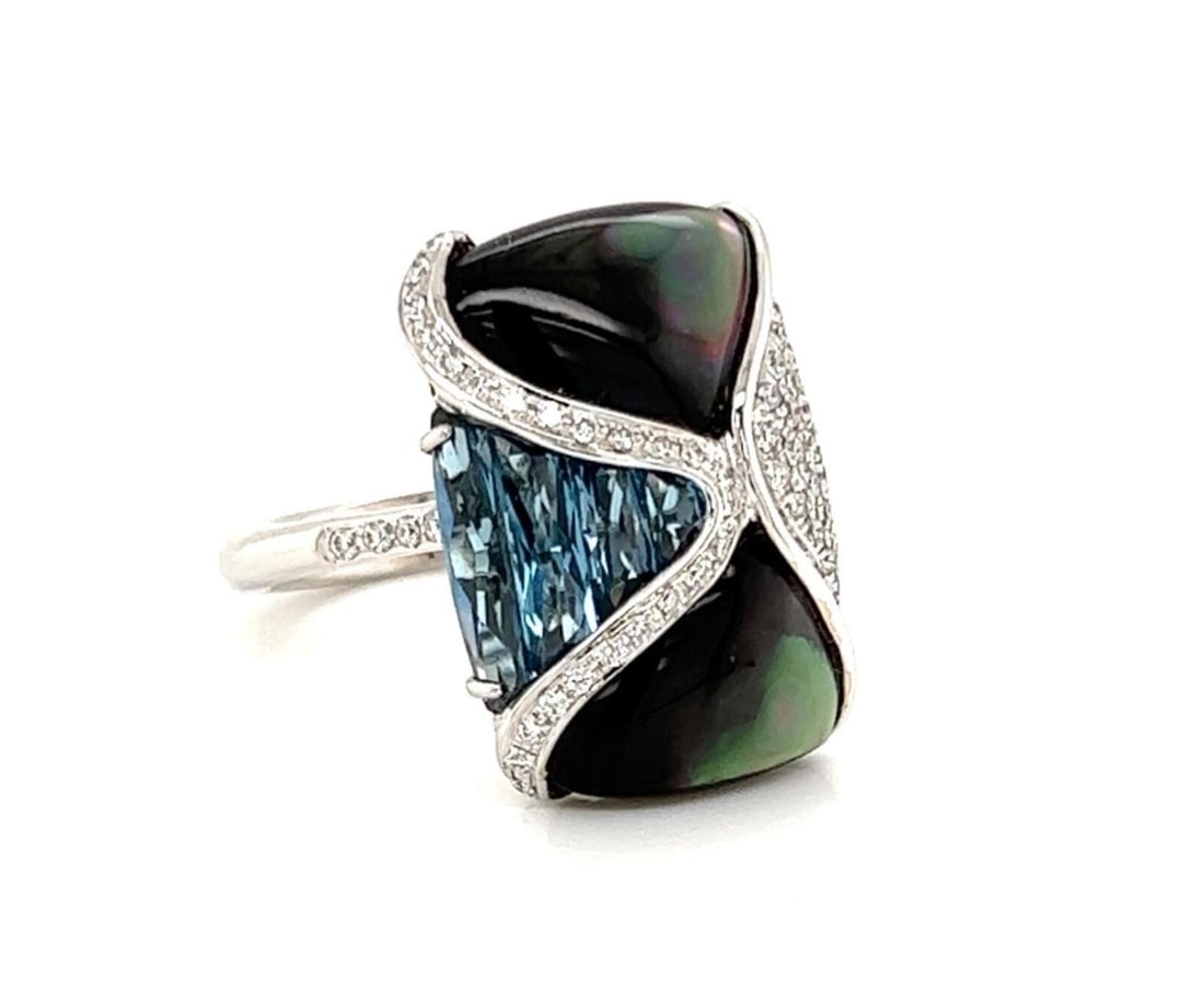 Bellarri Size 7 18K White Gold Ring with Blue Topaz Diamonds Mother of Pearl: Bellarri Size 7 18K White Gold Ring with Blue Topaz Diamonds Mother of Pearl Pre-owned Bellarri statement ring crafted in solid 18k white gold with a sculptural design. It features a natural mother-of