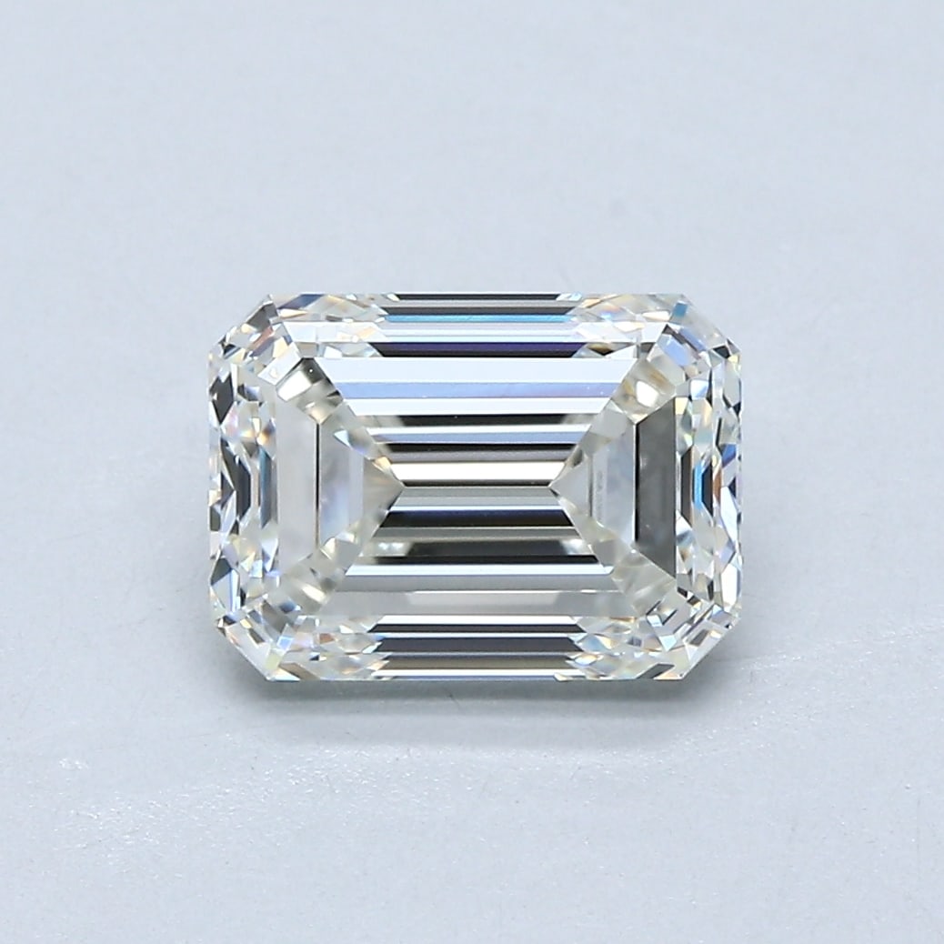 Loose Diamond - EMERALD 2.01ct I VS1: Loose Diamond - EMERALD 2.01ct I VS1 Source: Natural Mined Diamond Shape: EMERALD Carats: 2.01 Color: I Clarity: VS1 Certification: GIA Condition: Pre-Owned PLEASE NOTE: Framed, Large, or heavy items 