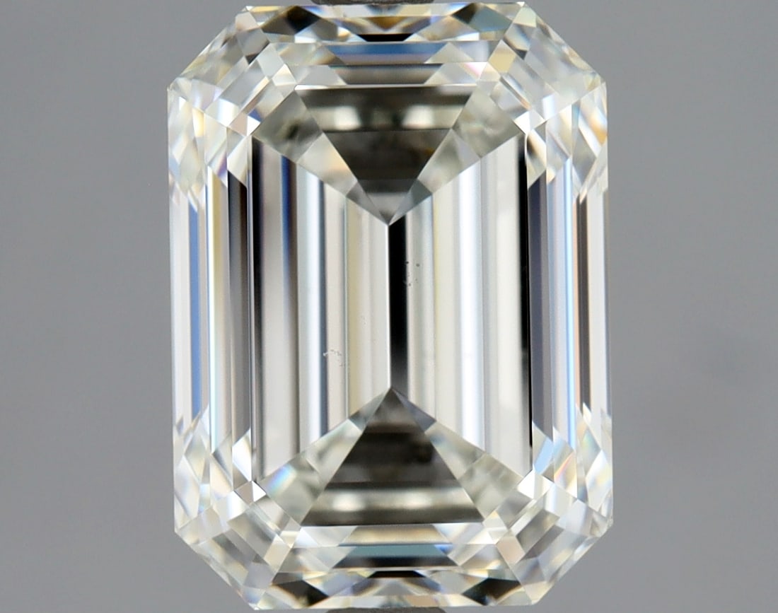Loose Diamond - EMERALD 3.01ct J VS2: Loose Diamond - EMERALD 3.01ct J VS2 Source: Natural Mined Diamond Shape: EMERALD Carats: 3.01 Color: J Clarity: VS2 Certification: GIA Condition: Pre-Owned PLEASE NOTE: Framed, Large, or heavy items 
