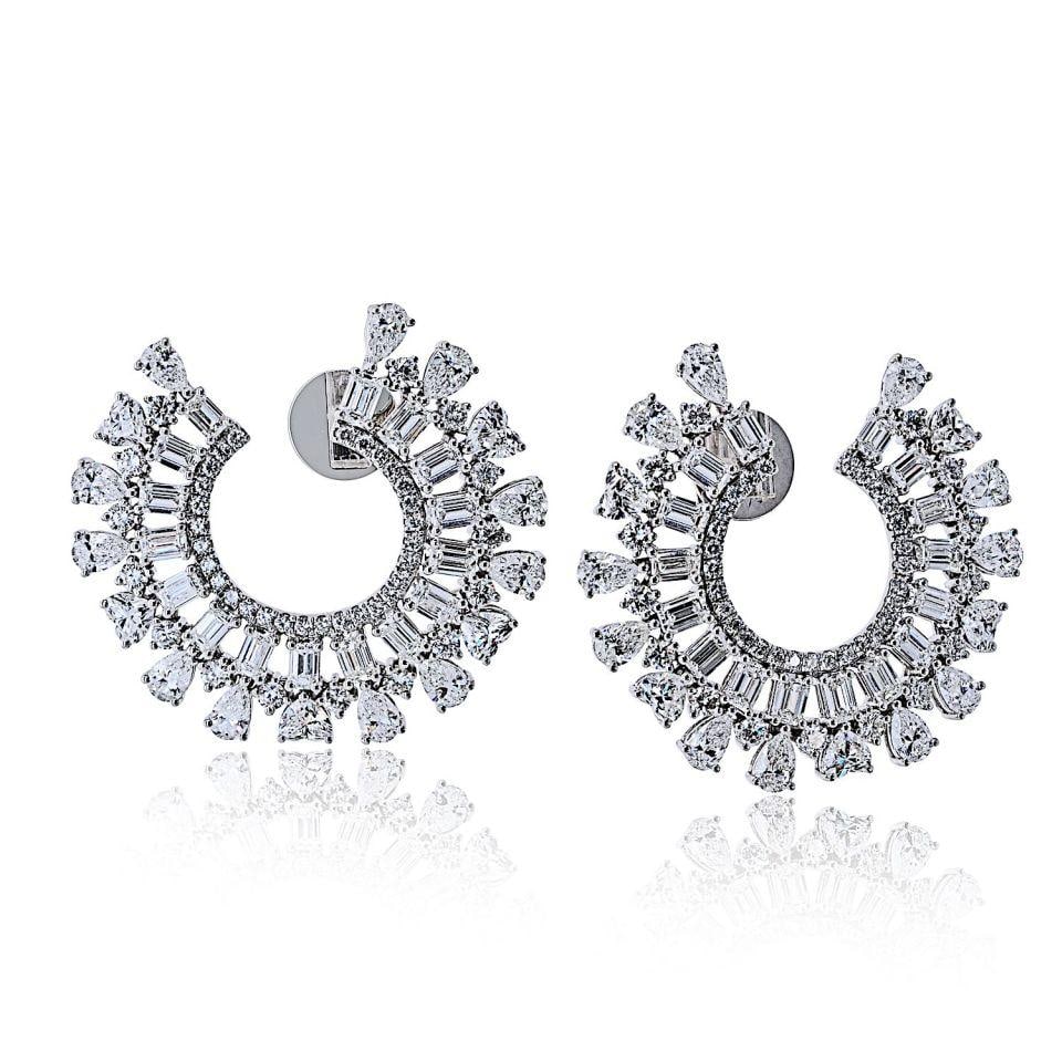 18K White Gold Diamond Spray Hoop Earrings 13.85cttw: 18K White Gold Diamond Spray Hoop Earrings 13.85cttw These striking front-facing hoop earrings are crafted from 18K white gold and showcase a dramatic spray silhouette. Adorned with a total of 13.85 c