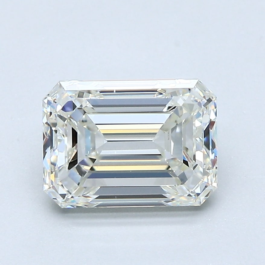 Loose Diamond - EMERALD 2ct J VS2: Loose Diamond - EMERALD 2ct J VS2 Source: Natural Mined Diamond Shape: EMERALD Carats: 2 Color: J Clarity: VS2 Certification: GIA Condition: Pre-Owned PLEASE NOTE: Framed, Large, or heavy items do not
