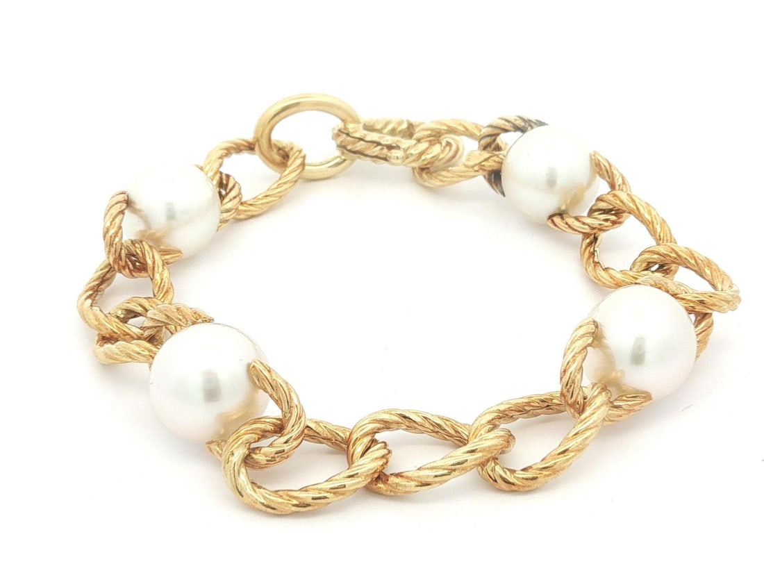 David Yurman cable bracelet in 18k yellow gold with 4 South Sea pearls: David Yurman cable bracelet in 18k yellow gold with 4 South Sea pearls David Yurman bracelet in 18k yellow gold featuring four genuine cultured South Sea pearls in a station cable design. This pre-own
