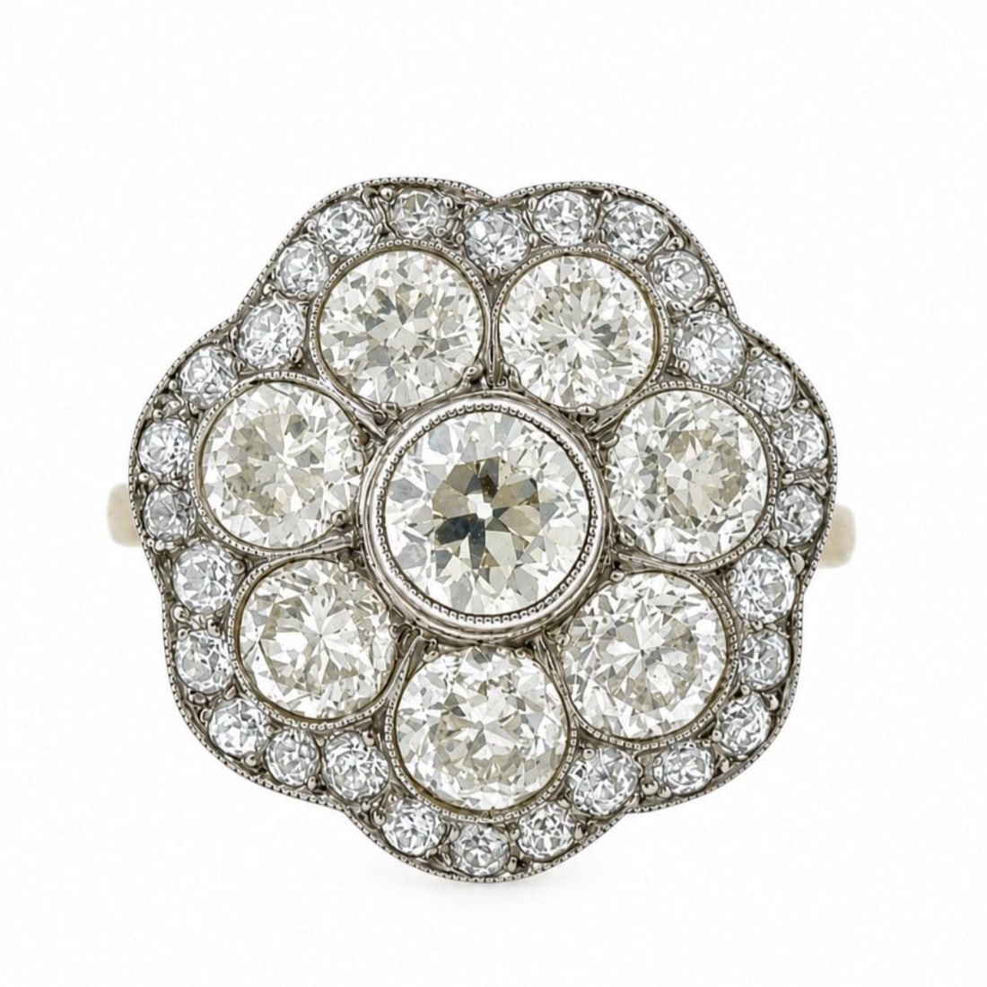 Diamond Cluster Ring in 18K Rose Gold and Platinum Size 8.5: Diamond Cluster Ring in 18K Rose Gold and Platinum Size 8.5 Pre-owned diamond cluster ring crafted in 18K rose gold and platinum, featuring an approximately 0.85 ct center diamond accented by approxim