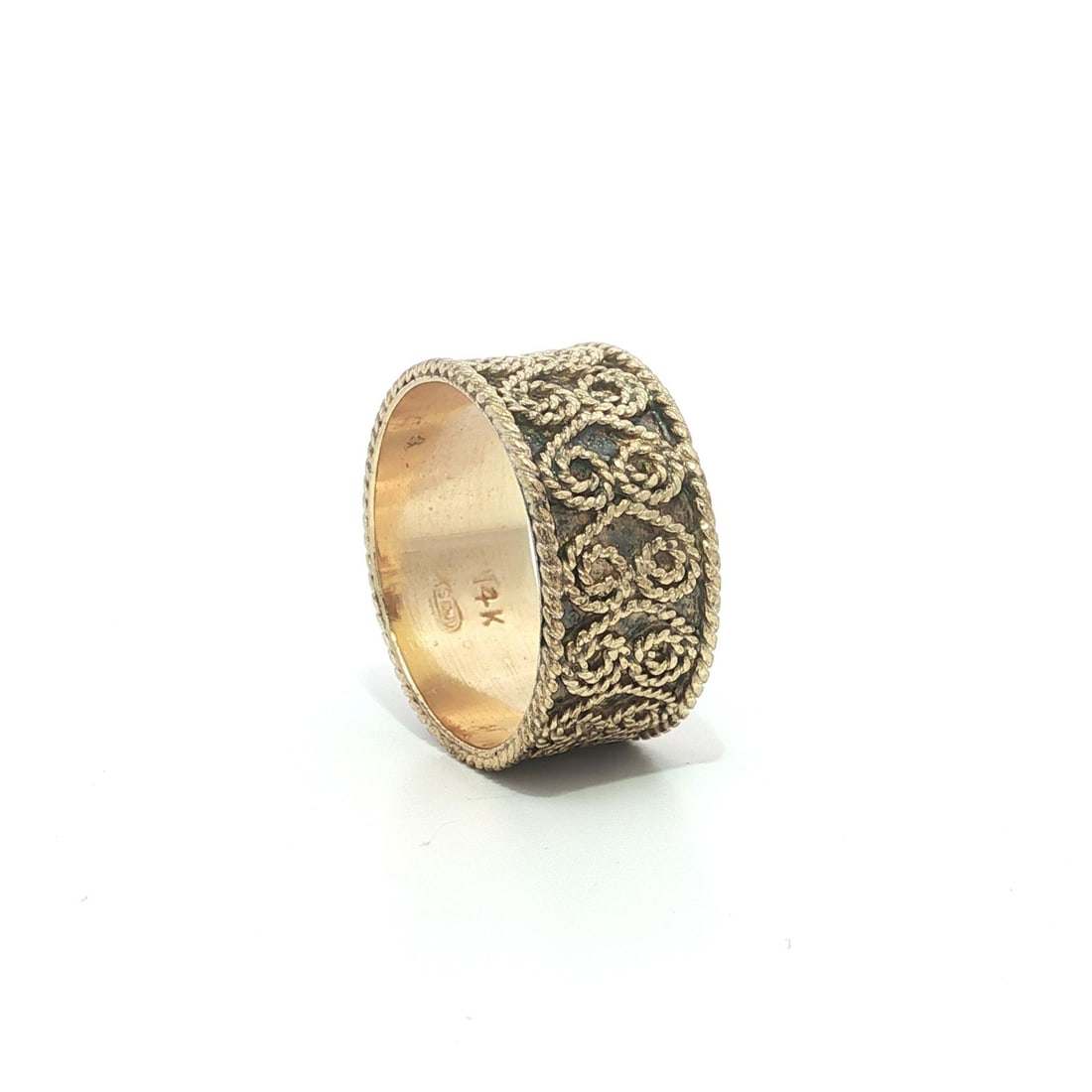 8.7mm Wide Twisted Heart Motif Yellow Gold Vintage Eternity Band Ring Size 5.5: 8.7mm Wide Twisted Heart Motif Yellow Gold Vintage Eternity Band Ring Size 5.5 This vintage wide band ring features an 8.7mm twisted wire heart cigar eternity design crafted in yellow gold. The ring t