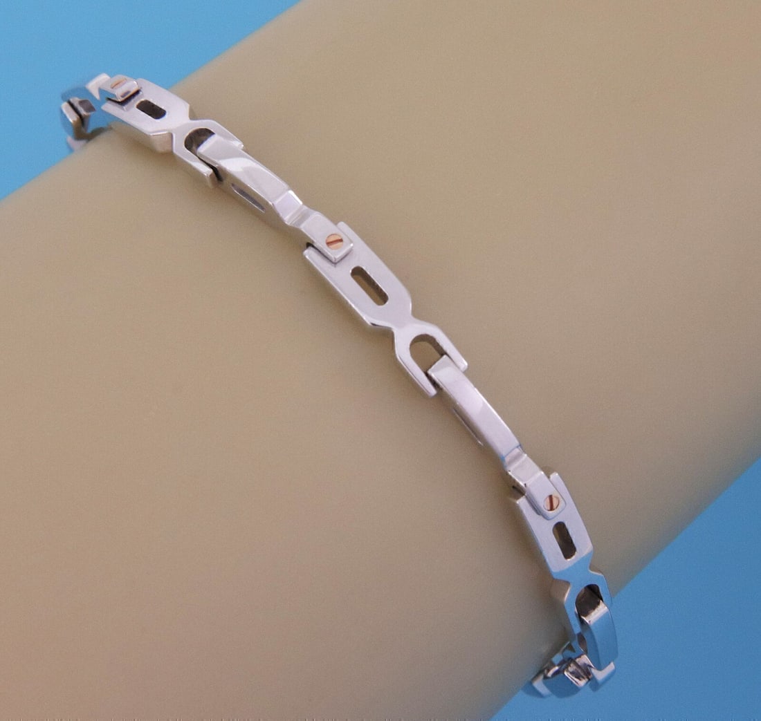 Baraka 18k White and Rose Gold Fancy Link Bracelet 7 in: Baraka 18k White and Rose Gold Fancy Link Bracelet 7 in Authentic Baraka fancy link chain bracelet in polished 18k white and rose gold. This signed Italian-made bracelet features a refined two-tone de