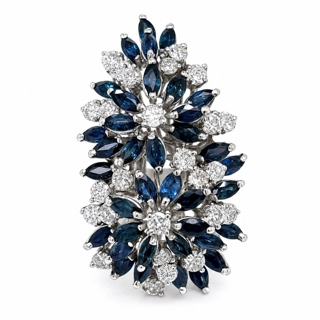 Sapphire Diamond Ring 14K White Gold Size 6.25: Sapphire Diamond Ring 14K White Gold Size 6.25 This elegant ring is crafted from 14K white gold and features an array of 25 diamonds with an approximate total weight of 2.75 carats, displaying F-H col