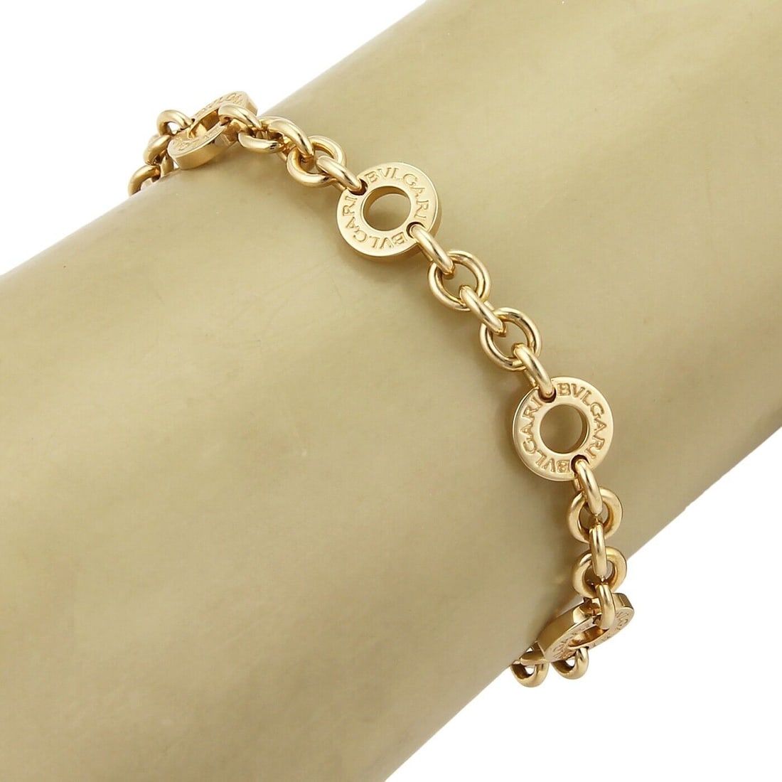 Bvlgari 18k Yellow Gold Bracelet with 6 Engraved Circle Stations: Bvlgari 18k Yellow Gold Bracelet with 6 Engraved Circle Stations Pre-owned Bvlgari engraved circle station chain bracelet in 18k yellow gold. This original Italian-made bracelet features six engraved 