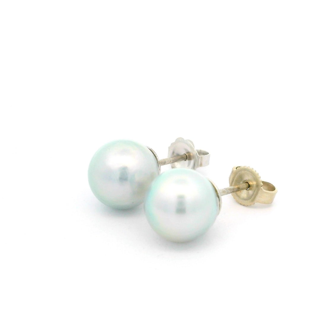 Estate 14K White Gold Silver Grey Pearl Stud Earrings 8.7mm: Estate 14K White Gold Silver Grey Pearl Stud Earrings 8.7mm Enhance your elegance with these estate 14k white gold stud earrings featuring genuine cultured pearls. Each earring showcases a round-shape