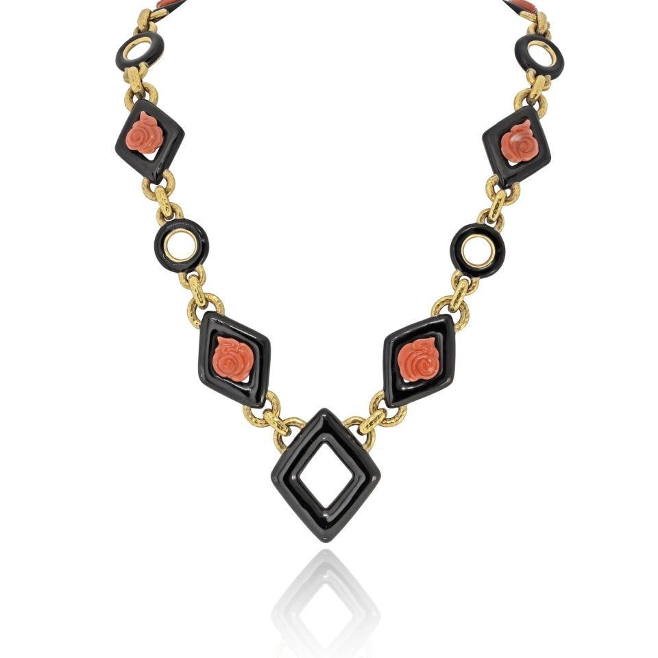 David Webb 18K Yellow Gold Black Enamel Coral Link Necklace: David Webb 18K Yellow Gold Black Enamel Coral Link Necklace This exquisite 28-inch necklace by David Webb is a stunning blend of luxurious materials and artistic design. Crafted from 18K yellow gold, 