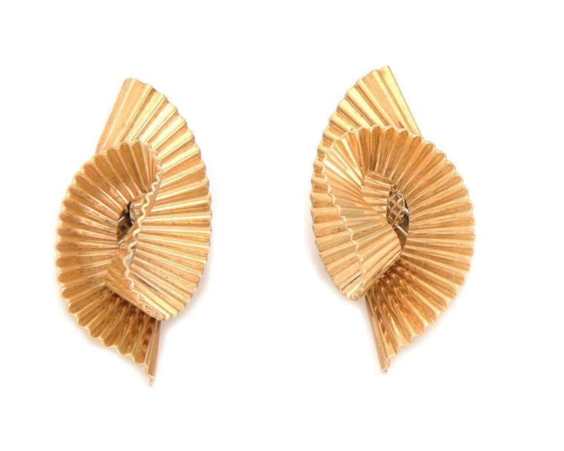 Tiffany & Co. 14K Yellow Gold Clip On Huggie Earrings Fluted Ribbon: Tiffany & Co. 14K Yellow Gold Clip On Huggie Earrings Fluted Ribbon Authentic Tiffany & Co. retro clip-on earrings in solid 14k yellow gold, featuring a fluted ribbon twist motif with a polished finis