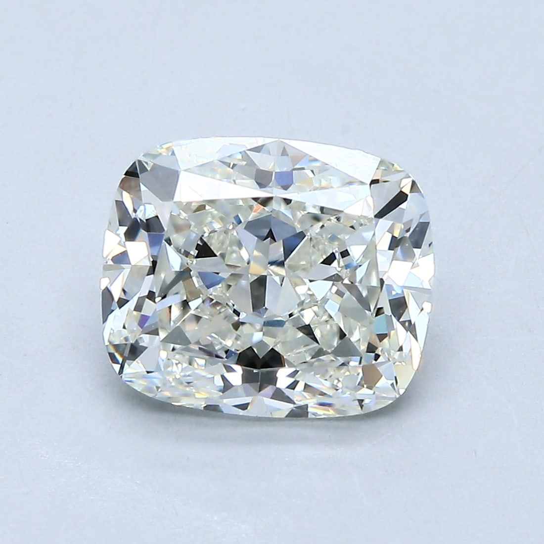 Loose Diamond - CUSHION 3.01ct I VS2: Loose Diamond - CUSHION 3.01ct I VS2 Source: Natural Mined Diamond Shape: CUSHION Carats: 3.01 Color: I Clarity: VS2 Certification: GIA Condition: Pre-Owned PLEASE NOTE: Framed, Large, or heavy items 