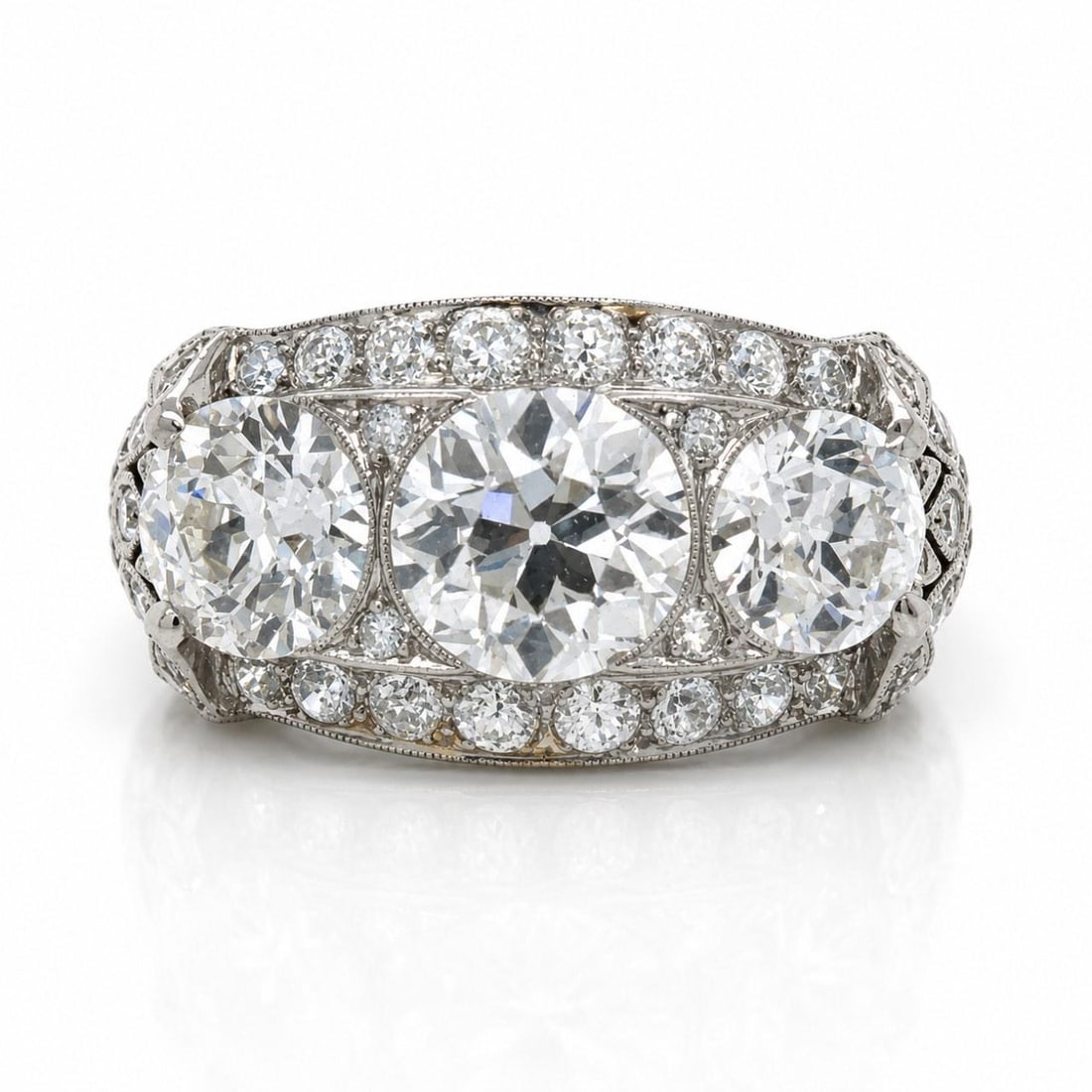 Platinum Diamond Ring Art Deco Style 4.70 Ct Size 7: Platinum Diamond Ring Art Deco Style 4.70 Ct Size 7 Art Deco platinum diamond ring featuring a total diamond weight of 4.70 ct. The ring is set with 3 diamonds weighing approximately 3.70 ct with I-J 