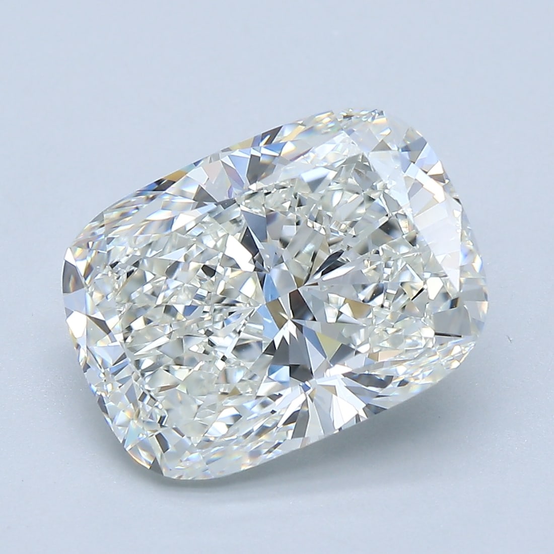 Loose Diamond - CUSHION 5.12ct H VVS2: Loose Diamond - CUSHION 5.12ct H VVS2 Source: Natural Mined Diamond Shape: CUSHION Carats: 5.12 Color: H Clarity: VVS2 Certification: GIA Condition: Pre-Owned PLEASE NOTE: Framed, Large, or heavy item