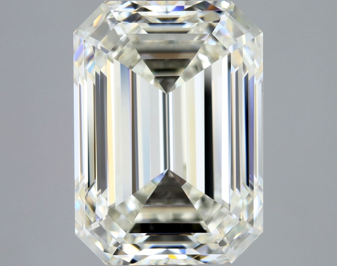 Loose Diamond - EMERALD 5.01ct J VVS1: Loose Diamond - EMERALD 5.01ct J VVS1 Source: Natural Mined Diamond Shape: EMERALD Carats: 5.01 Color: J Clarity: VVS1 Certification: GIA Condition: Pre-Owned PLEASE NOTE: Framed, Large, or heavy item