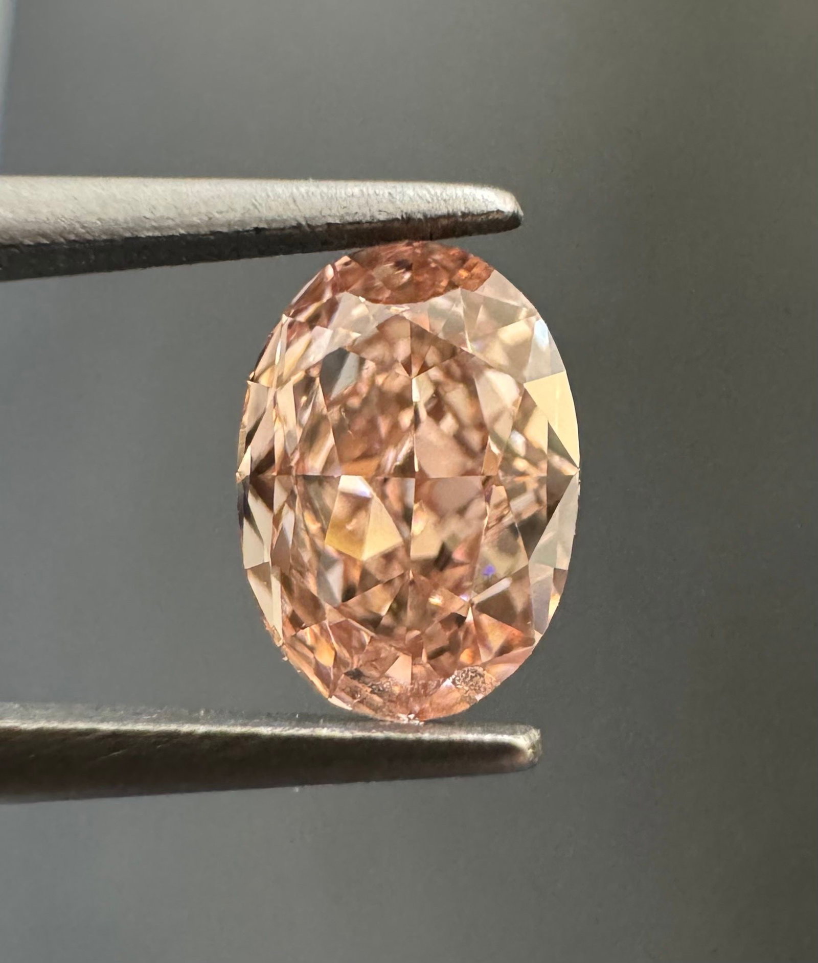 Loose Diamond - OVAL 0.51ct Fancy Orangey Pink VS2: Loose Diamond - OVAL 0.51ct Fancy Orangey Pink VS2 Source: Natural Shape: OVAL Carats: 0.51 Color: Fancy Orangey Pink Certification: GIA Video: