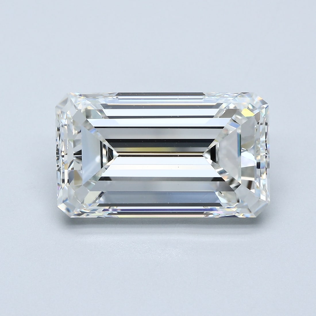 Loose Diamond - EMERALD 9ct F VVS2: Loose Diamond - EMERALD 9ct F VVS2 Source: Natural Mined Diamond Shape: EMERALD Carats: 9 Color: F Clarity: VVS2 Certification: GIA Condition: Pre-Owned PLEASE NOTE: Framed, Large, or heavy items do n