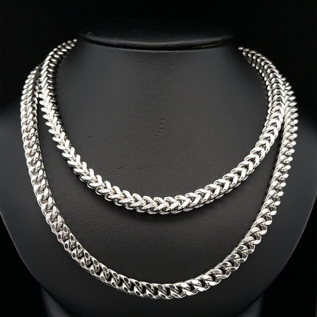 Men's 10k White Gold 40 Inch Franco Link Chain Necklace Lobster Claw Clasp: Men's 10k White Gold 40 Inch Franco Link Chain Necklace Lobster Claw Clasp This exquisite Men's Solid 10k White Gold Franco Link Chain Necklace features a sophisticated design and a sturdy lobster cla