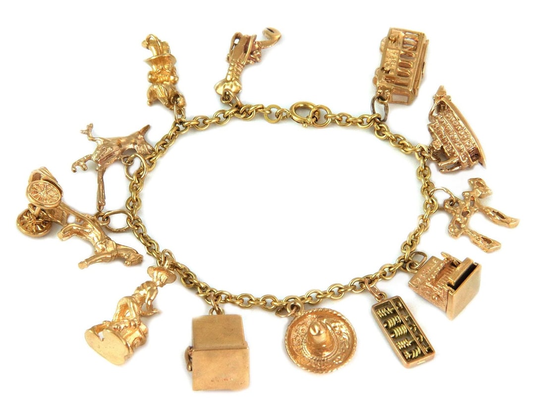 Vintage 18k Gold Travel Theme Bracelet with 12 Charms: Vintage 18k Gold Travel Theme Bracelet with 12 Charms Explore a delightful journey with this vintage travel theme bracelet, beautifully crafted from 18k yellow gold. This stunning piece features 12 in