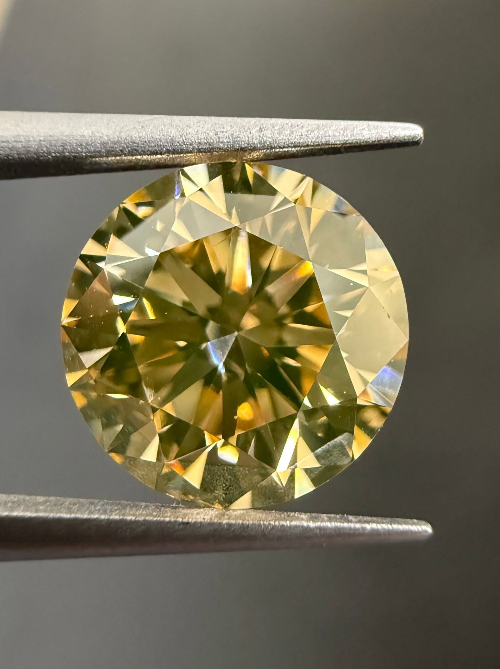 Loose Diamond - ROUND 2.1ct Yellow SI1 (1 of 1)