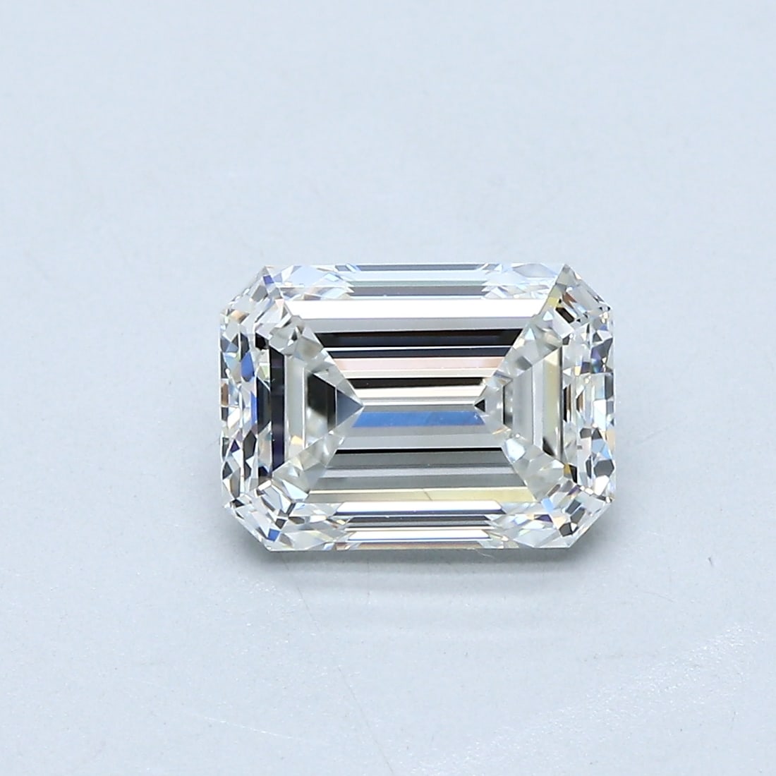 Loose Diamond - EMERALD 1.7ct H VVS2: Loose Diamond - EMERALD 1.7ct H VVS2 Source: Natural Mined Diamond Shape: EMERALD Carats: 1.7 Color: H Clarity: VVS2 Certification: GIA Condition: Pre-Owned PLEASE NOTE: Framed, Large, or heavy items 