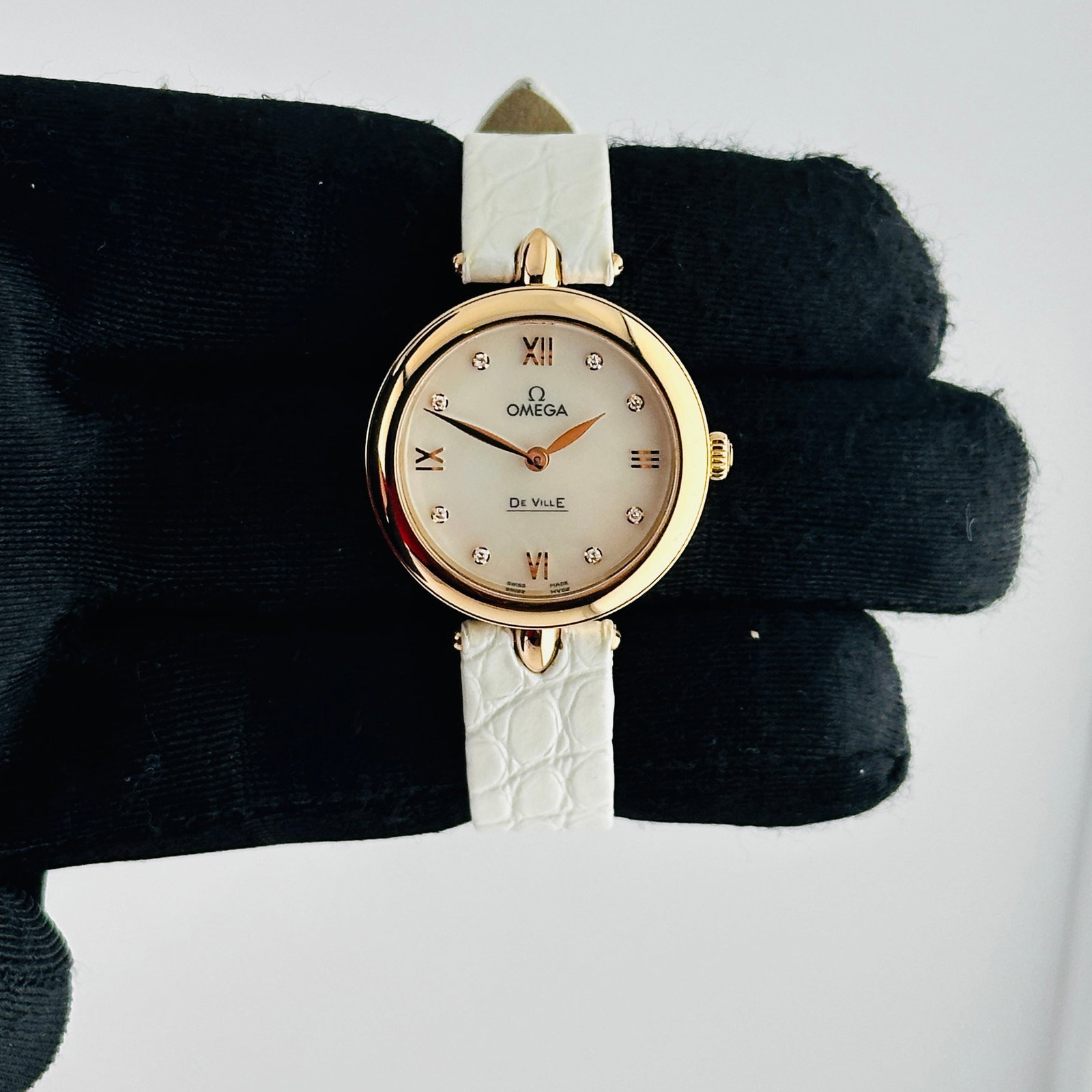Omega De Ville Prestige Ladies Watch White Mother of Pearl Dial Leather Band Ref 424.53.27.60.55.002: Omega De Ville Prestige Ladies Watch White Mother of Pearl Dial Leather Band Ref 424.53.27.60.55.002 This Omega De Ville Prestige ladies' watch features a white mother-of-pearl dial accented by a smoo