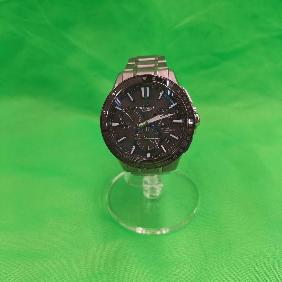 CASIO OCW-G1200 Oceanus mens solar radio wristwatch: CASIO OCW-G1200 Oceanus mens solar radio wristwatch Pre-owned CASIO OCEANUS men's wristwatch with solar-powered, radio-controlled movement. This Japan-made model shows scratches on the case surface an