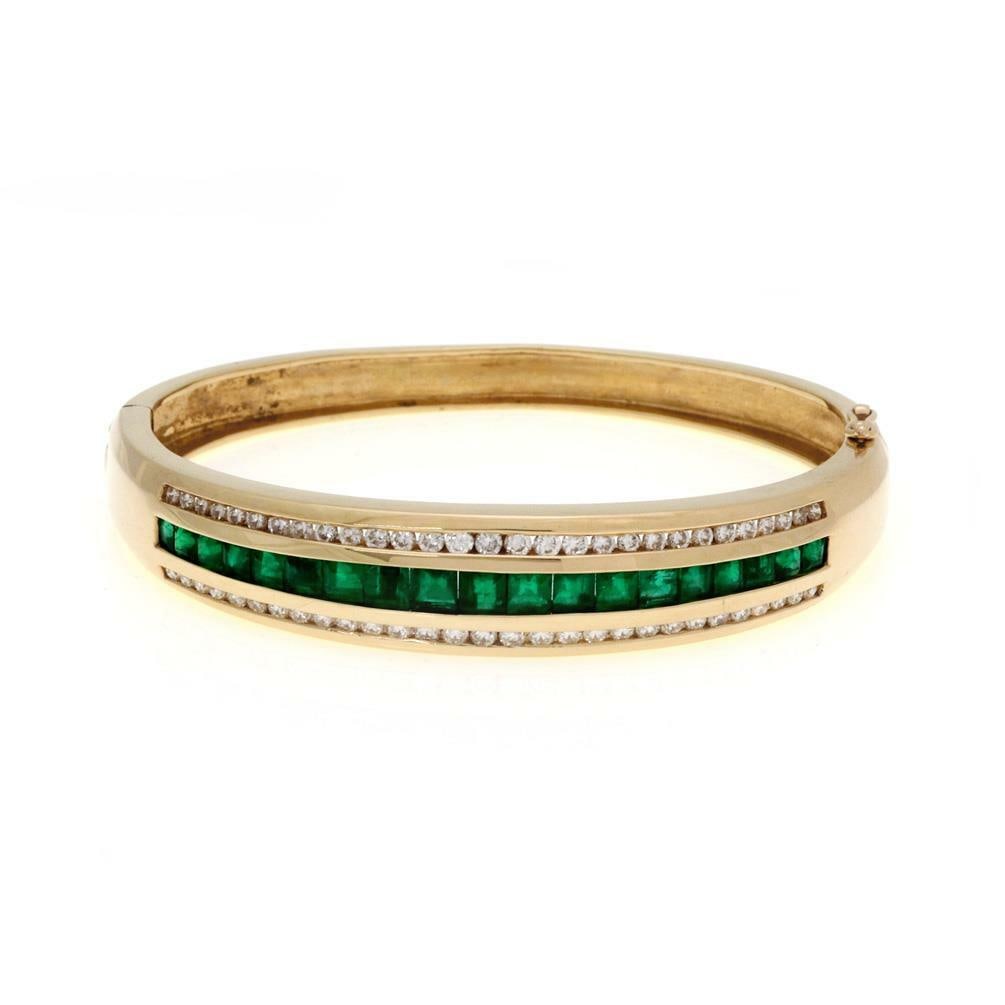Estate 5.50ct Diamond Emerald 14k Yellow Gold Bangle Bracelet: Estate 5.50ct Diamond Emerald 14k Yellow Gold Bangle Bracelet This exquisite Estate bangle bracelet is crafted from 14k yellow gold and showcases a polished finish. The bracelet features a stylish dom