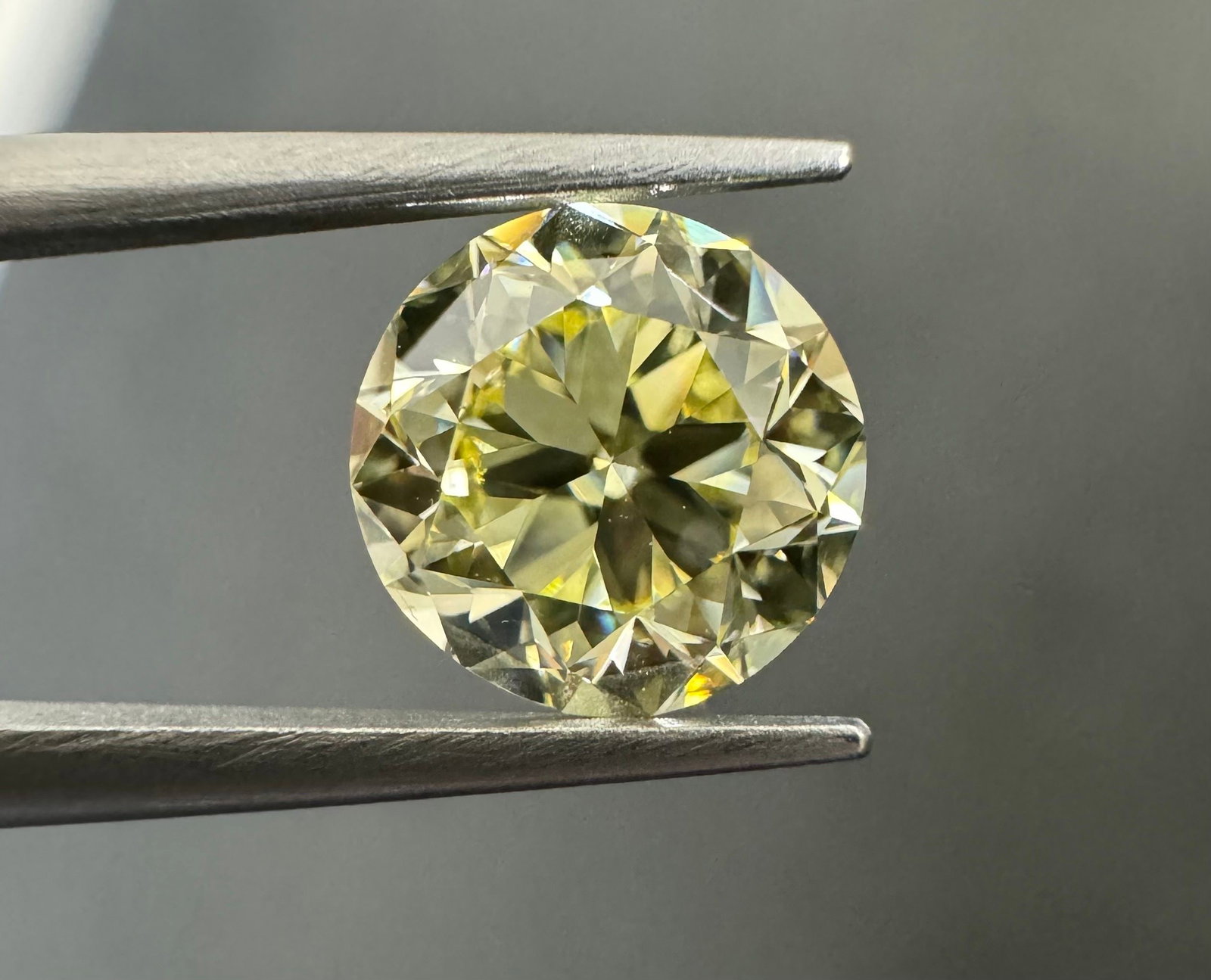 Loose Diamond - ROUND 1.47ct Y-Z VS2 (1 of 1)