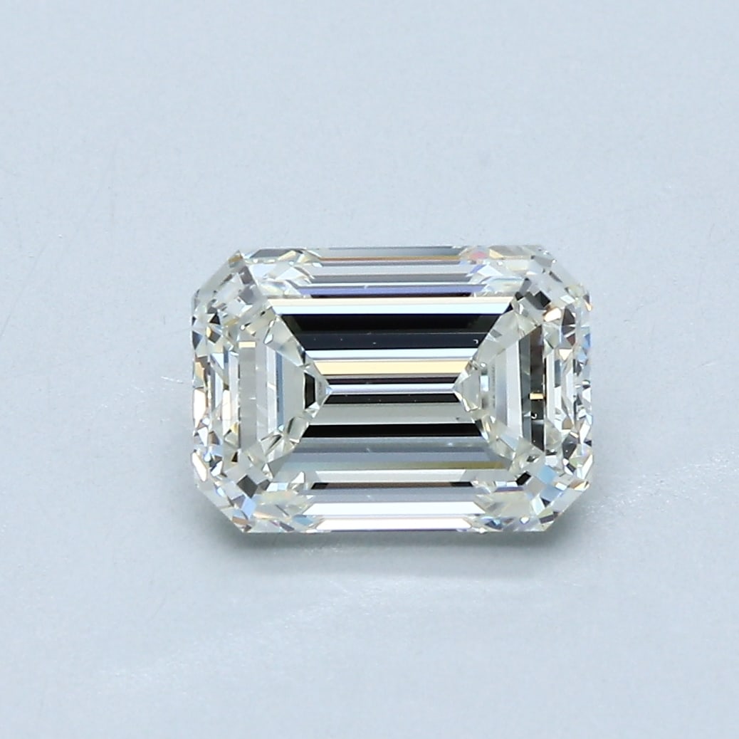 Loose Diamond - EMERALD 1.7ct J VS2: Loose Diamond - EMERALD 1.7ct J VS2 Source: Natural Mined Diamond Shape: EMERALD Carats: 1.7 Color: J Clarity: VS2 Certification: GIA Condition: Pre-Owned PLEASE NOTE: Framed, Large, or heavy items do