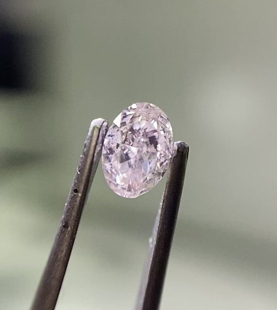 Loose Diamond - OVAL 0.3ct Fancy Light Brownish Pink SI2: Loose Diamond - OVAL 0.3ct Fancy Light Brownish Pink SI2 Source: Natural Shape: OVAL Carats: 0.3 Color: Fancy Light Brownish Pink Certification: GIA Video: