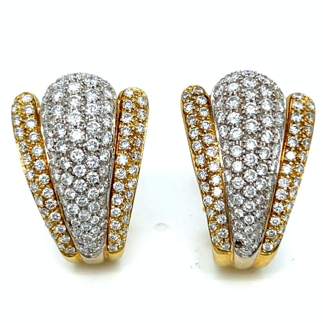 18K Yellow Gold 6.00 Ct Diamond Earrings with 224 Diamonds: 18K Yellow Gold 6.00 Ct Diamond Earrings with 224 Diamonds These stunning earrings feature 18K yellow gold and are adorned with 224 sparkling diamonds, totaling approximately 6.00 carats. The diamonds