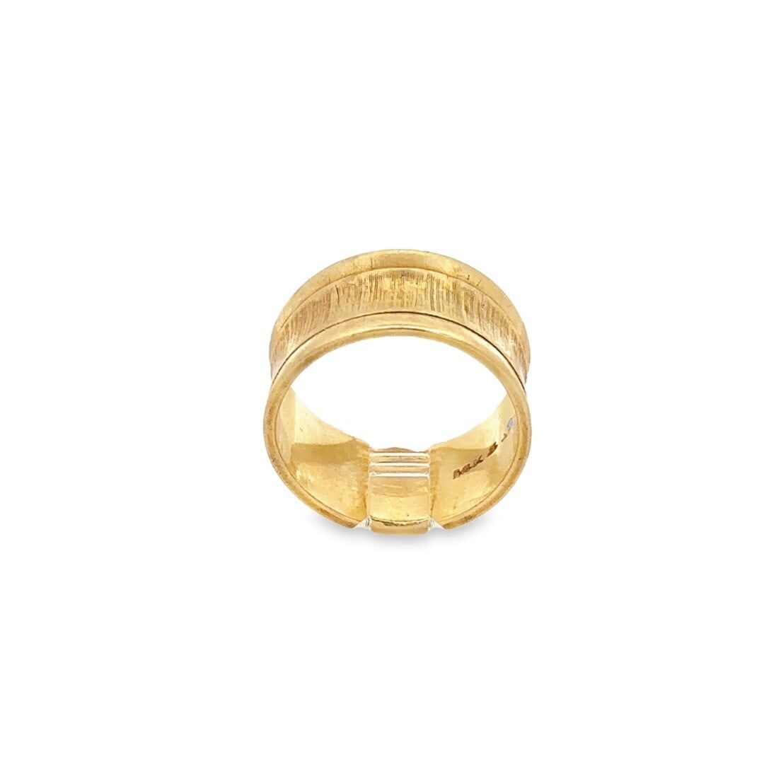 Vintage 14K Yellow Gold 9.8mm Wide Concave Band Ring: Vintage 14K Yellow Gold 9.8mm Wide Concave Band Ring This vintage unisex band ring features a striking 14K yellow gold construction with a wide 9.8mm concave etched finish. The ring is designed for a 