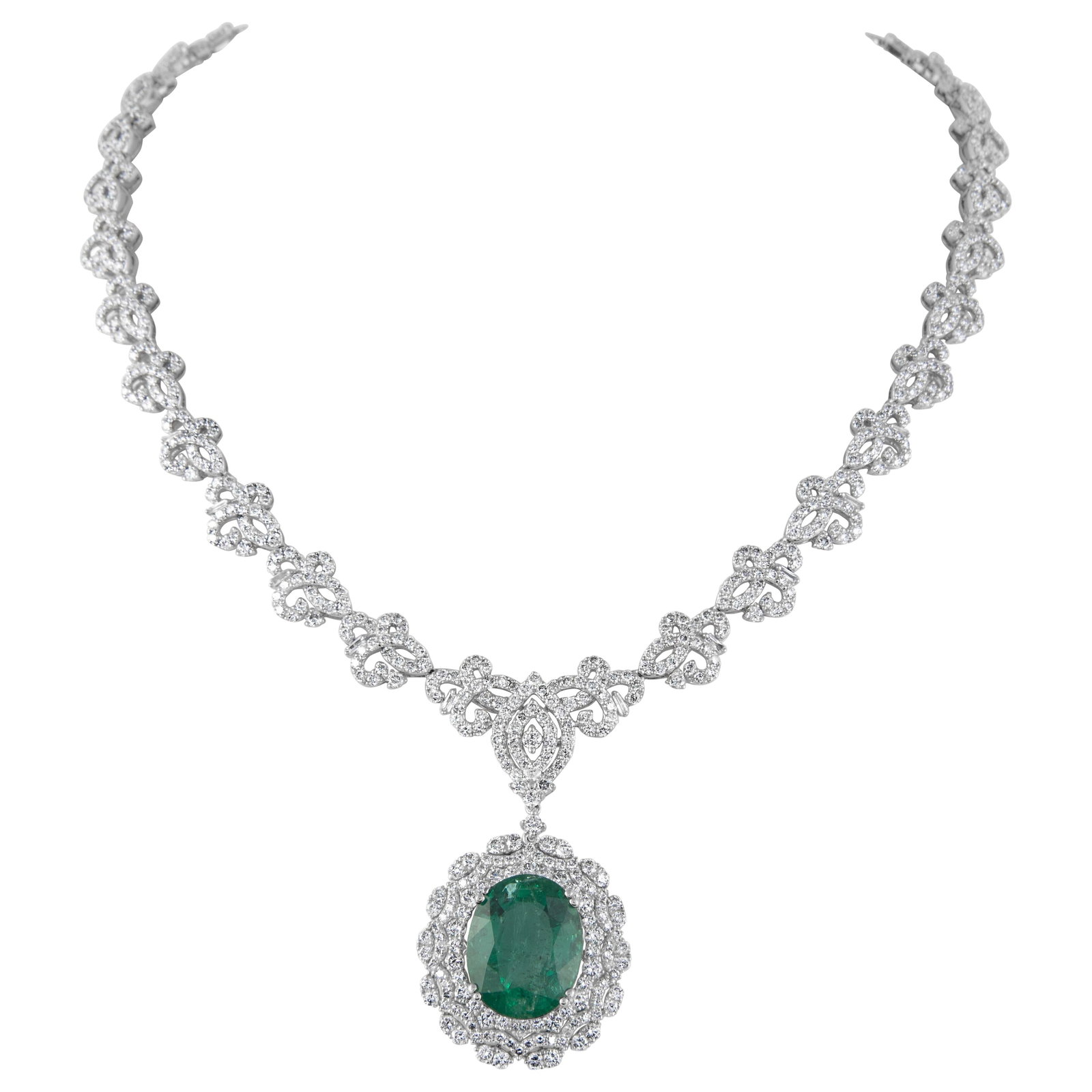 30.60ct Oval Emerald Diamond Necklace 18k White Gold: 30.60ct Oval Emerald Diamond Necklace 18k White Gold This stunning necklace showcases a magnificent 30.60 ct total weight of oval Zambian emerald and sparkling diamonds, set in luxurious 18k white gol