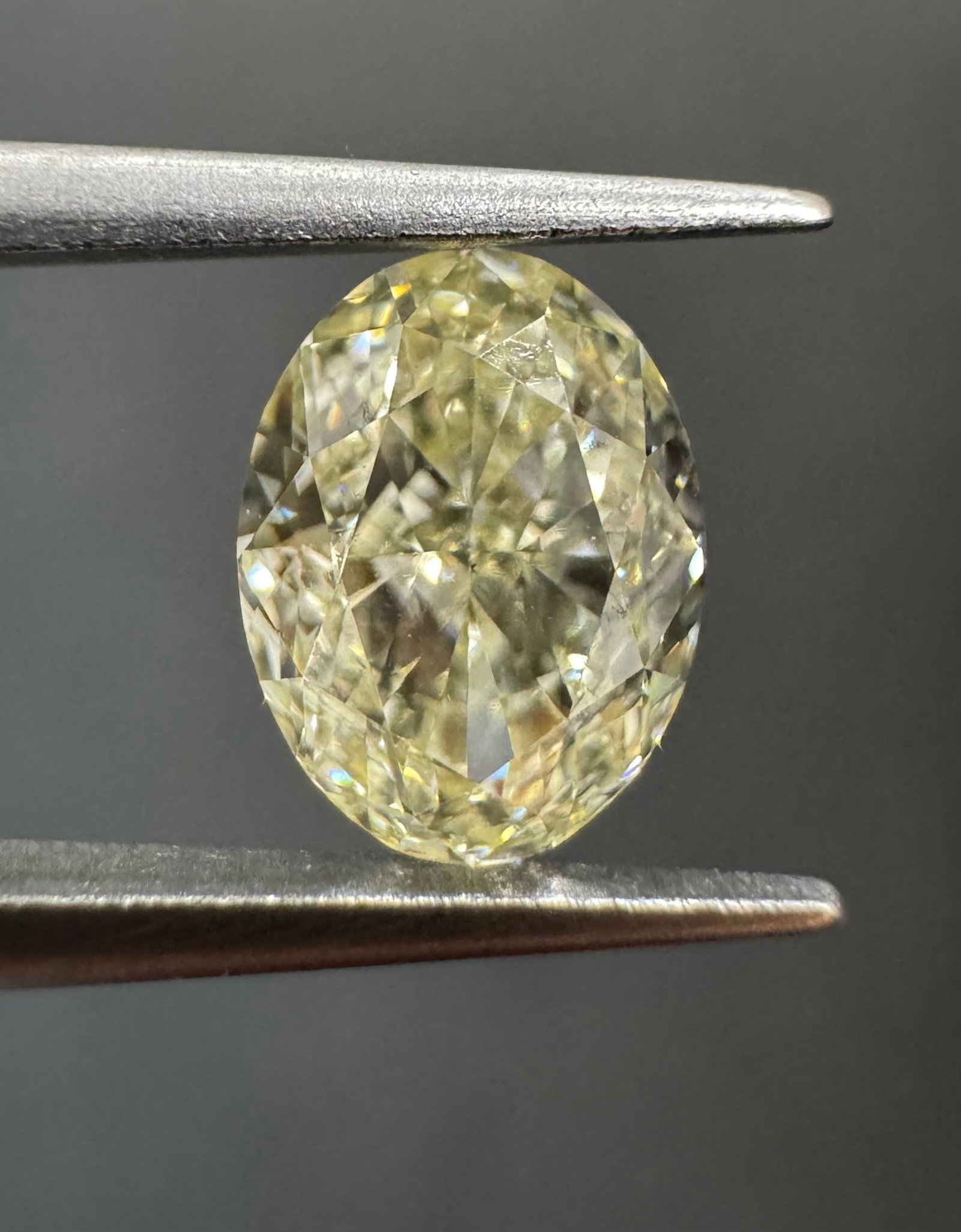 Loose Diamond - OVAL 1.01ct U-V VS2: Loose Diamond - OVAL 1.01ct U-V VS2 Source: Natural Shape: OVAL Carats: 1.01 Color: U-V Certification: GIA Video: