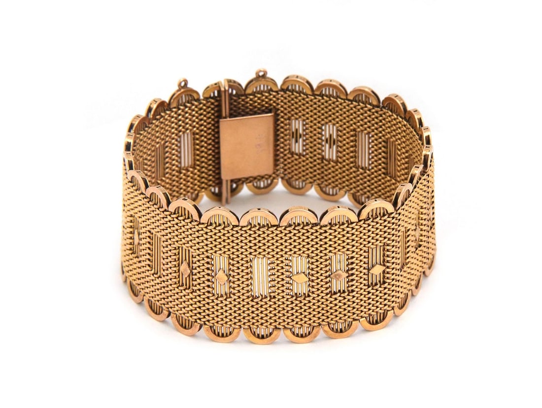 Vintage 19k Rose Gold 30mm Mesh Link Bracelet with Diamond Design: Vintage 19k Rose Gold 30mm Mesh Link Bracelet with Diamond Design This exquisite vintage bracelet is made from 19k rose gold and features a stunning design with long gate style section links and polis