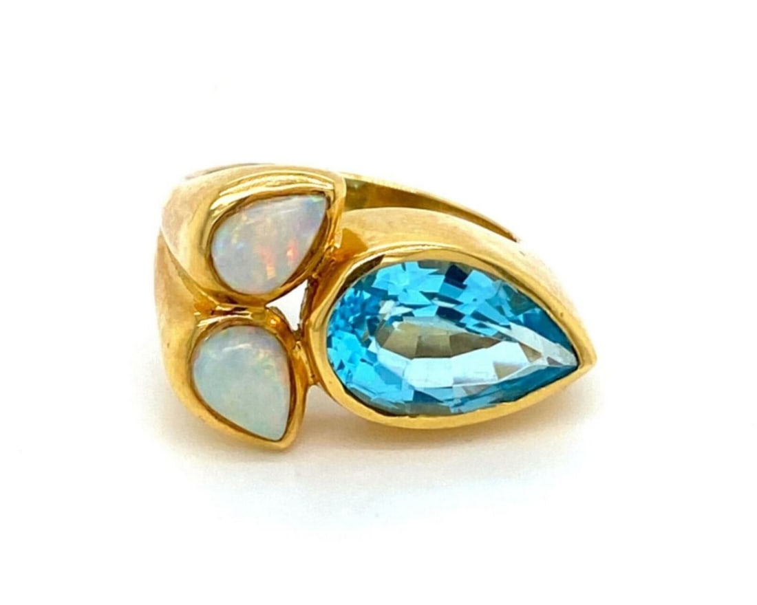 Unbranded 18K Yellow Gold Floral Ring Blue Topaz Fire Opal Size 7.75: Unbranded 18K Yellow Gold Floral Ring Blue Topaz Fire Opal Size 7.75 Vintage estate floral ring crafted in solid 18k yellow gold, featuring a natural blue topaz center stone accented by natural fire o