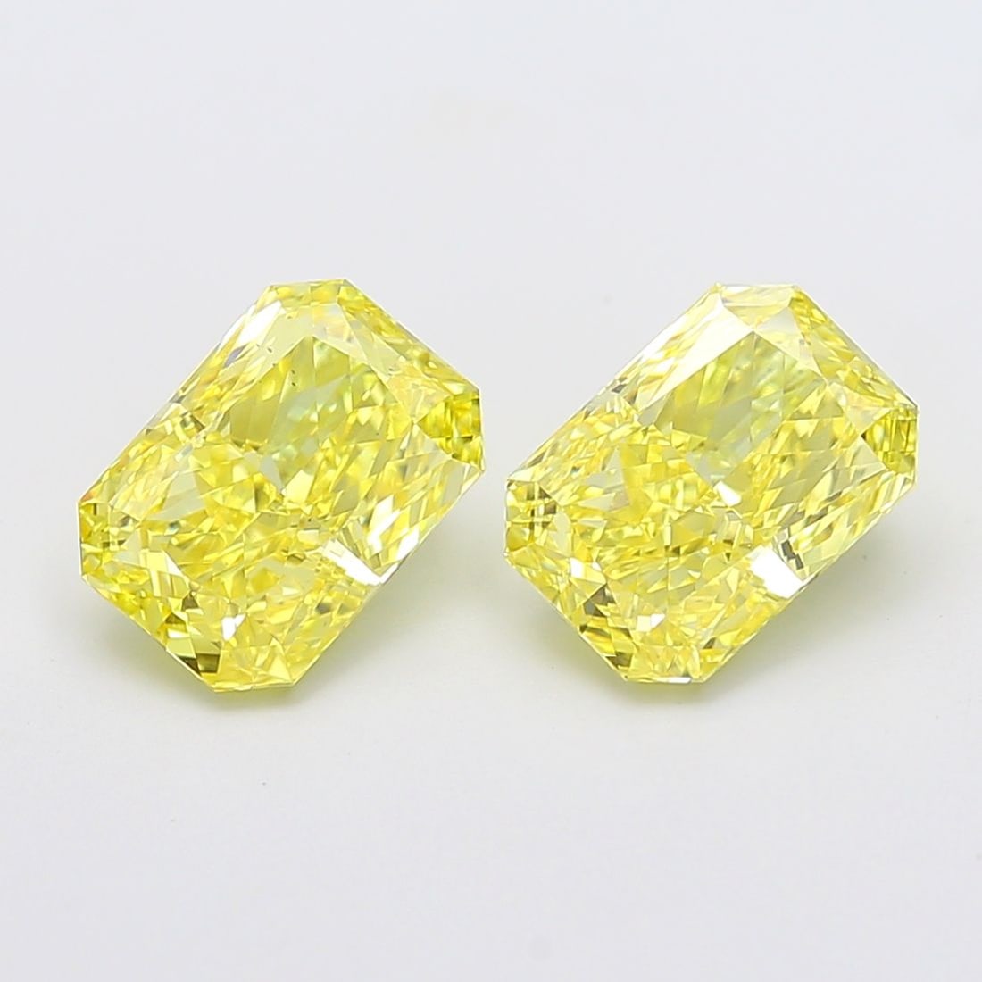 Loose Diamond - RADIANT 2.59ct Fancy Intense Yellow VS1: Loose Diamond - RADIANT 2.59ct Fancy Intense Yellow VS1 Source: This is a real non-mined Diamond that has been grown in a lab Shape: RADIANT Carats: 2.59 Color: Fancy Intense Yellow Certification: IGI