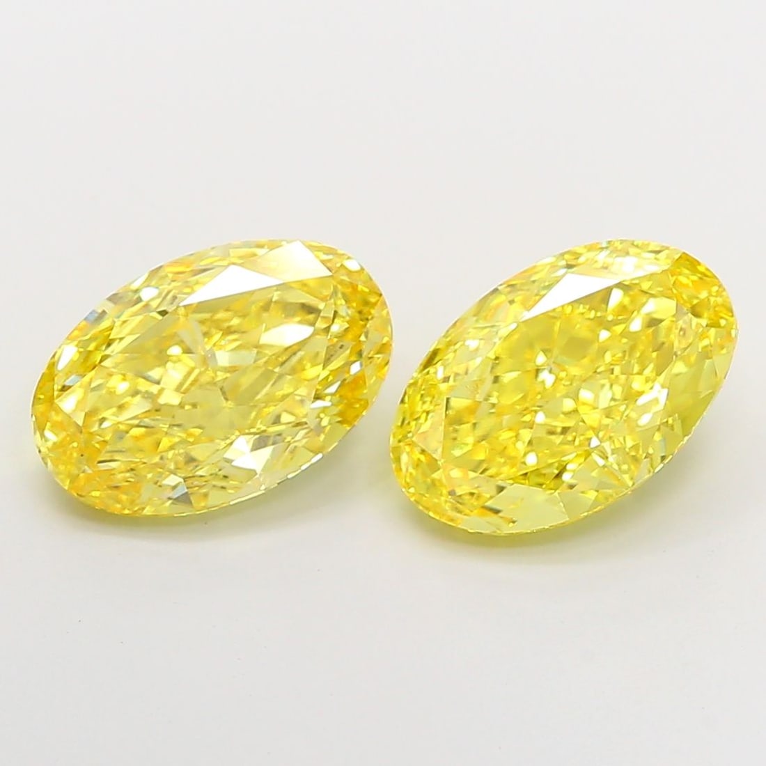 Loose Diamond - OVAL 4.12ct Fancy Vivid Yellow VVS2: Loose Diamond - OVAL 4.12ct Fancy Vivid Yellow VVS2 Source: This is a real non-mined Diamond that has been grown in a lab Shape: OVAL Carats: 4.12 Color: Fancy Vivid Yellow Certification: IGI Video: