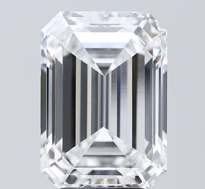 Loose Diamond - EMERALD 5.59ct E VS1: Loose Diamond - EMERALD 5.59ct E VS1 Source: This is a real non-mined Diamond that has been grown in a lab Shape: EMERALD Carats: 5.59 Color: E Clarity: VS1 Certification: IGI Video: