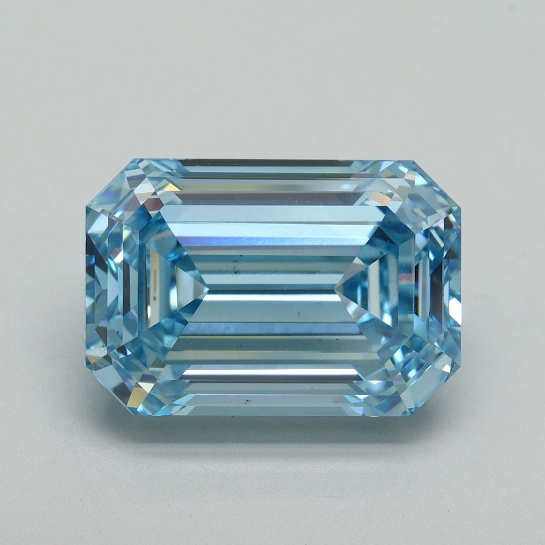 Loose Diamond - EMERALD 8.54ct Fancy Vivid Blue VS2: Loose Diamond - EMERALD 8.54ct Fancy Vivid Blue VS2 Source: This is a real non-mined Diamond that has been grown in a lab Shape: EMERALD Carats: 8.54 Color: Fancy Vivid Blue Certification: IGI Video: