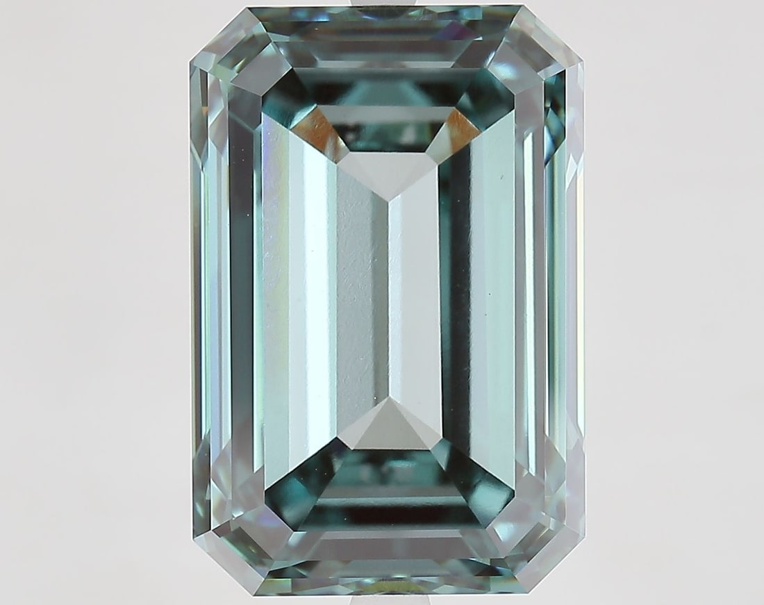 Loose Diamond - EMERALD 14.82ct Fancy Vivid Green VS1: Loose Diamond - EMERALD 14.82ct Fancy Vivid Green VS1 Source: This is a real non-mined Diamond that has been grown in a lab Shape: EMERALD Carats: 14.82 Color: Fancy Vivid Green Certification: IGI Vid