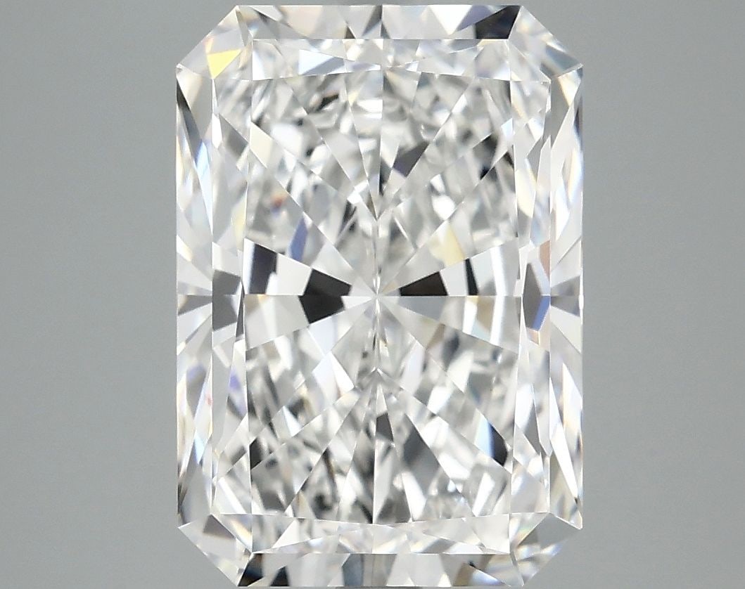 Loose Diamond - RADIANT 4.93ct E VVS2: Loose Diamond - RADIANT 4.93ct E VVS2 Source: This is a real non-mined Diamond that has been grown in a lab Shape: RADIANT Carats: 4.93 Color: E Clarity: VVS2 Certification: IGI Video: