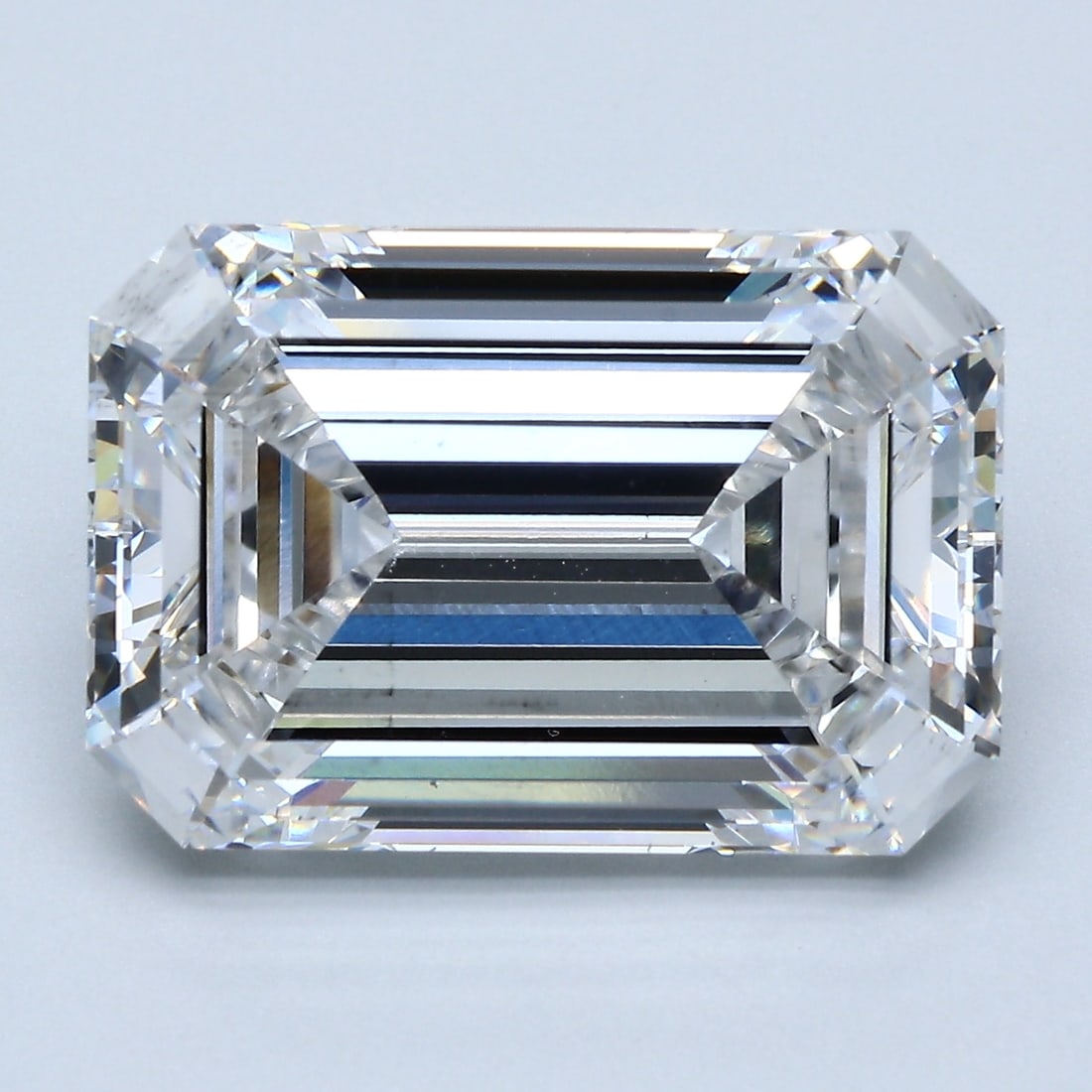 Loose Diamond - EMERALD 11.62ct E SI1: Loose Diamond - EMERALD 11.62ct E SI1 Source: This is a real non-mined Diamond that has been grown in a lab Shape: EMERALD Carats: 11.62 Color: E Clarity: SI1 Certification: GIA Condition: Pre-Owned P