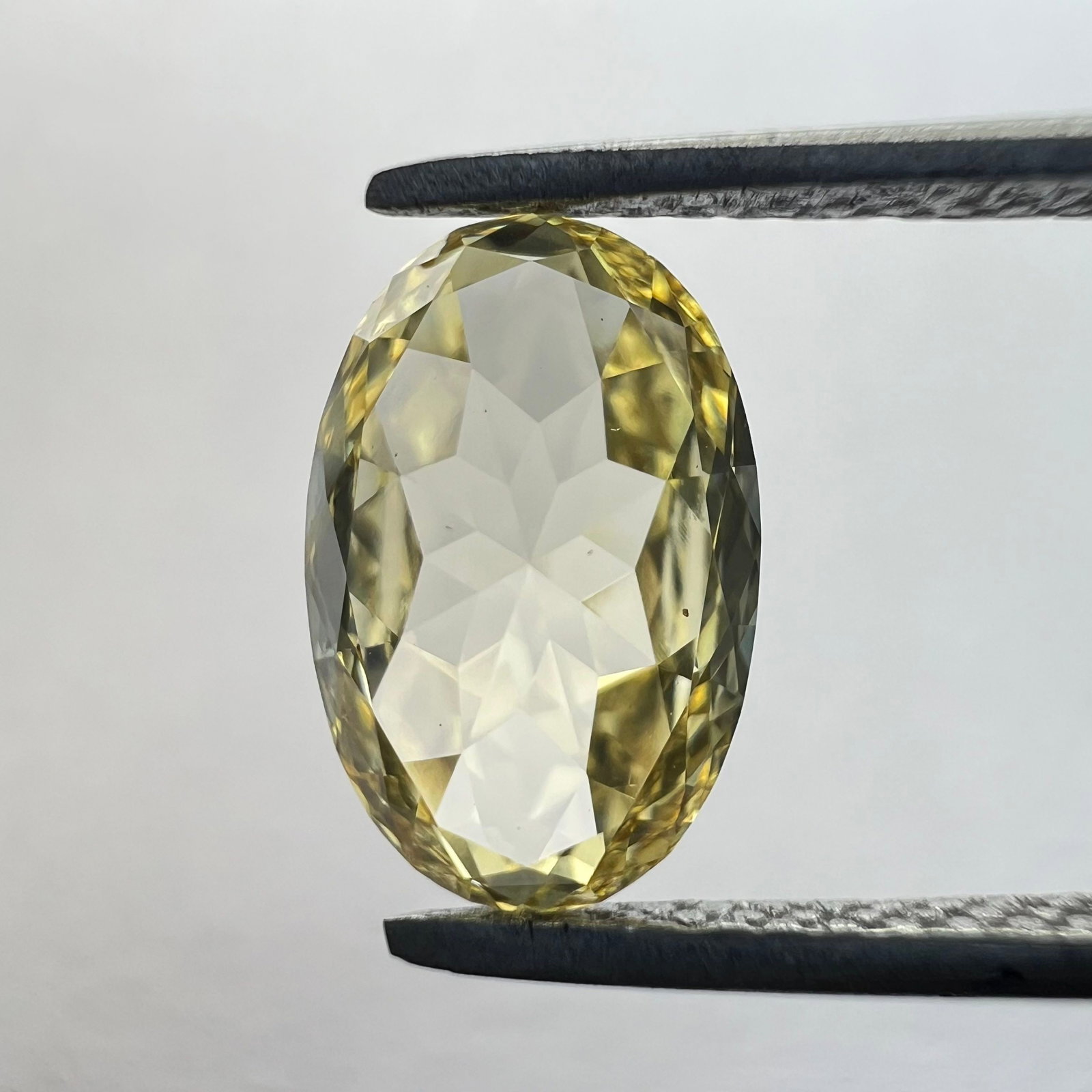 Loose Diamond - OVAL 1.31ct Yellow VS1: Loose Diamond - OVAL 1.31ct Yellow VS1 Source: This is a real non-mined Diamond that has been grown in a lab Shape: OVAL Carats: 1.31 Color: Yellow Certification: NONE PLEASE NOTE: Framed, Large, or h
