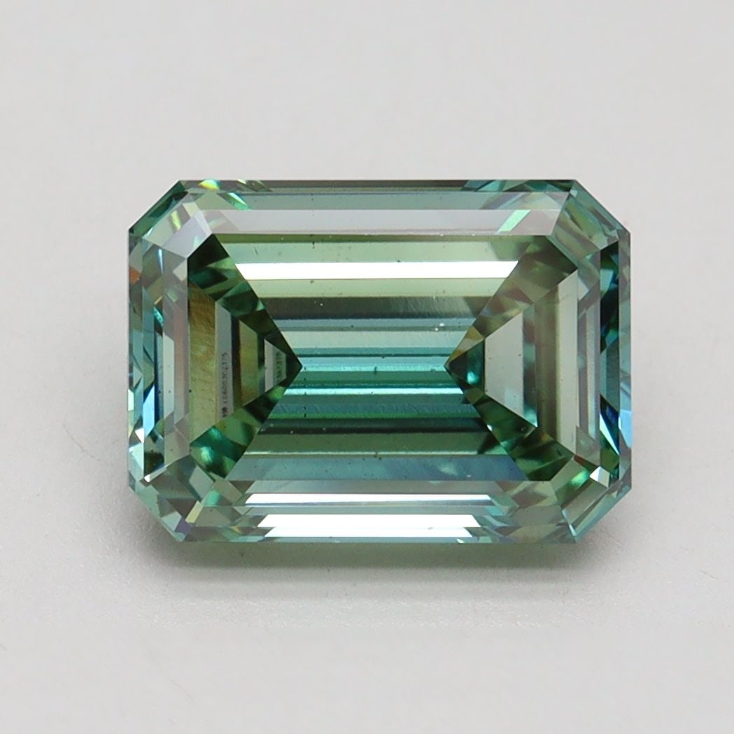 Loose Diamond - EMERALD 3.01ct Fancy Vivid Green VS2: Loose Diamond - EMERALD 3.01ct Fancy Vivid Green VS2 Source: This is a real non-mined Diamond that has been grown in a lab Shape: EMERALD Carats: 3.01 Color: Fancy Vivid Green Certification: IGI Video