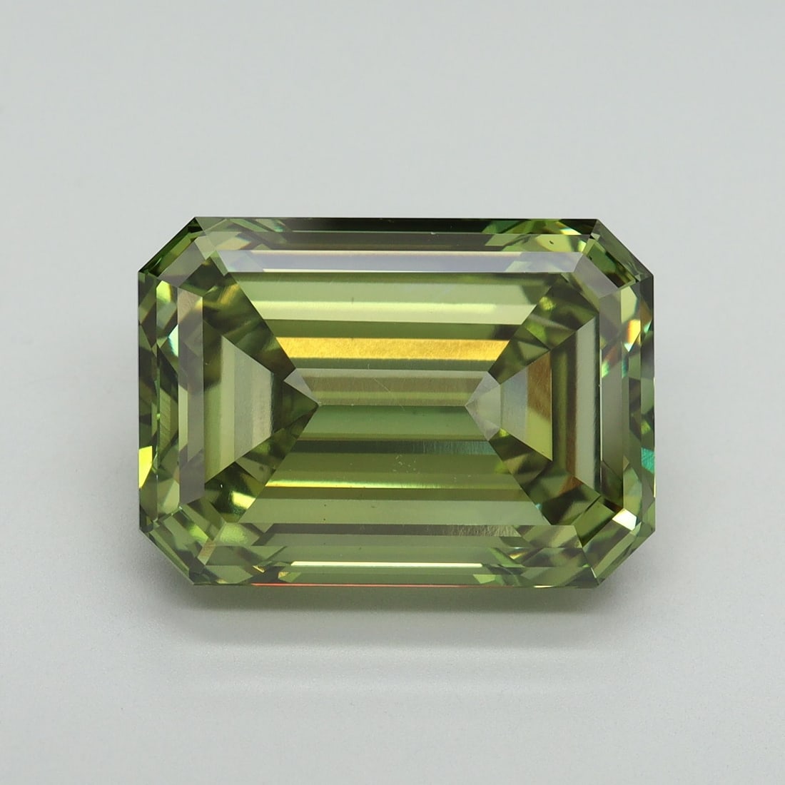 Loose Diamond - EMERALD 10.31ct Fancy Vivid Green VS2: Loose Diamond - EMERALD 10.31ct Fancy Vivid Green VS2 Source: This is a real non-mined Diamond that has been grown in a lab Shape: EMERALD Carats: 10.31 Color: Fancy Vivid Green Certification: IGI Vid