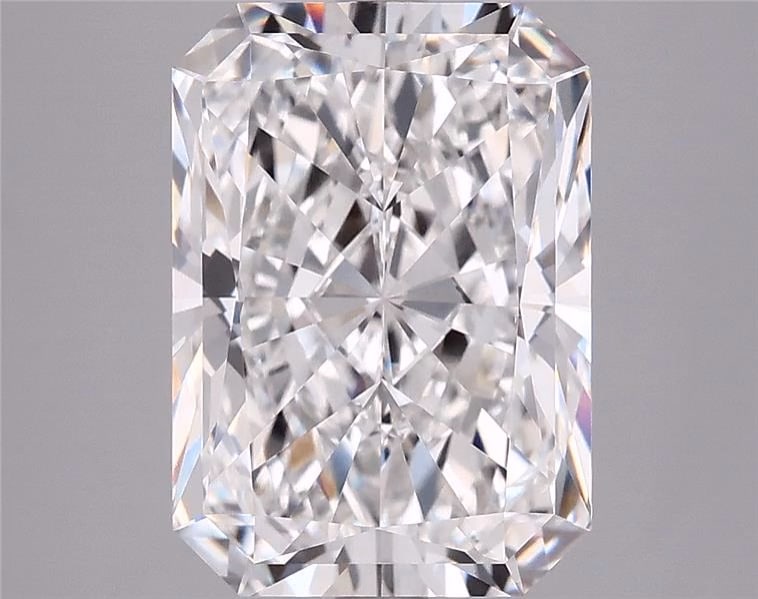 Loose Diamond - RADIANT 6.95ct E VVS2: Loose Diamond - RADIANT 6.95ct E VVS2 Source: This is a real non-mined Diamond that has been grown in a lab Shape: RADIANT Carats: 6.95 Color: E Clarity: VVS2 Certification: IGI Condition: Pre-Owned P