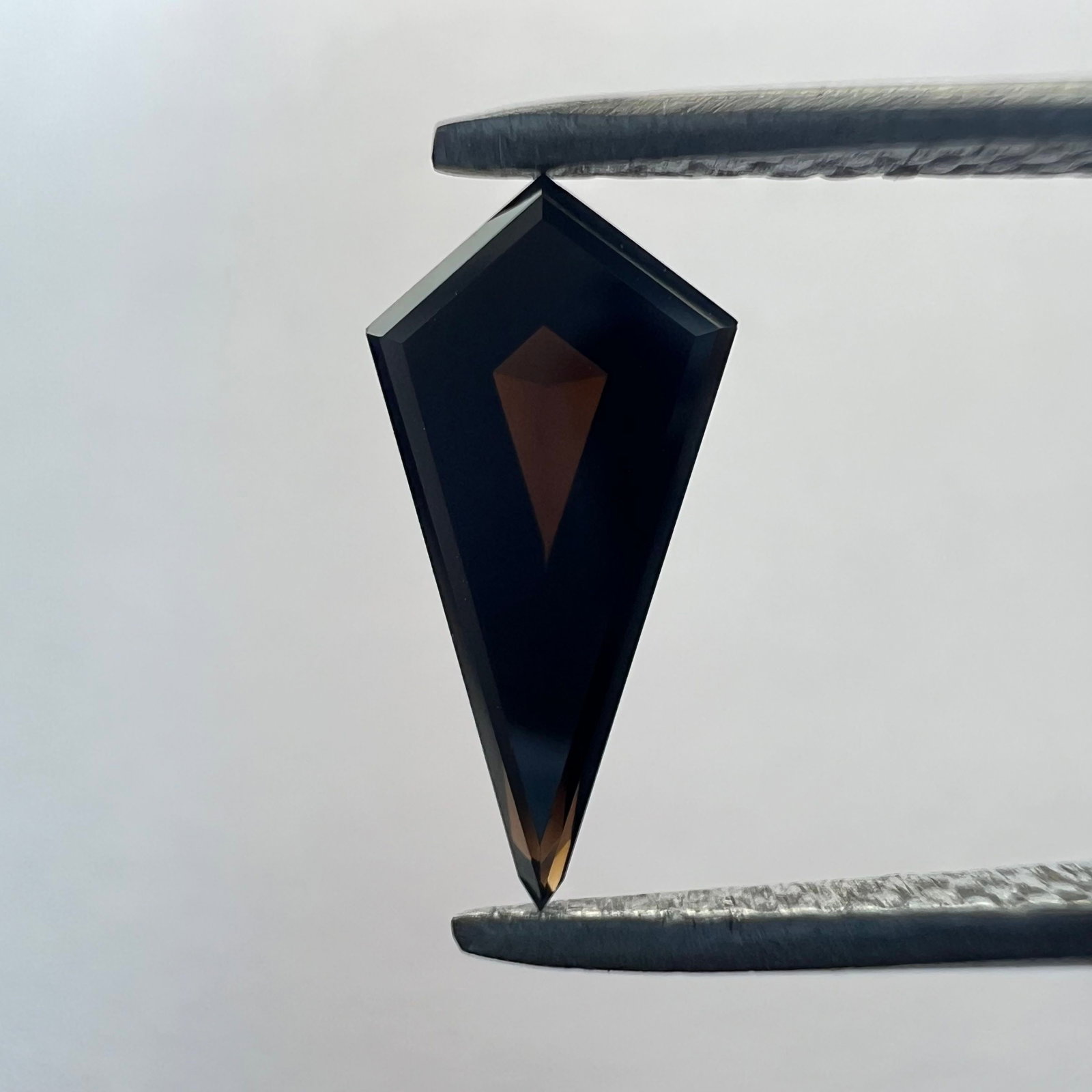 Loose Diamond - KITE 0.56ct Black VVS2: Loose Diamond - KITE 0.56ct Black VVS2 Source: This is a real non-mined Diamond that has been grown in a lab Shape: KITE Carats: 0.56 Color: Black Certification: NONE PLEASE NOTE: Framed, Large, or