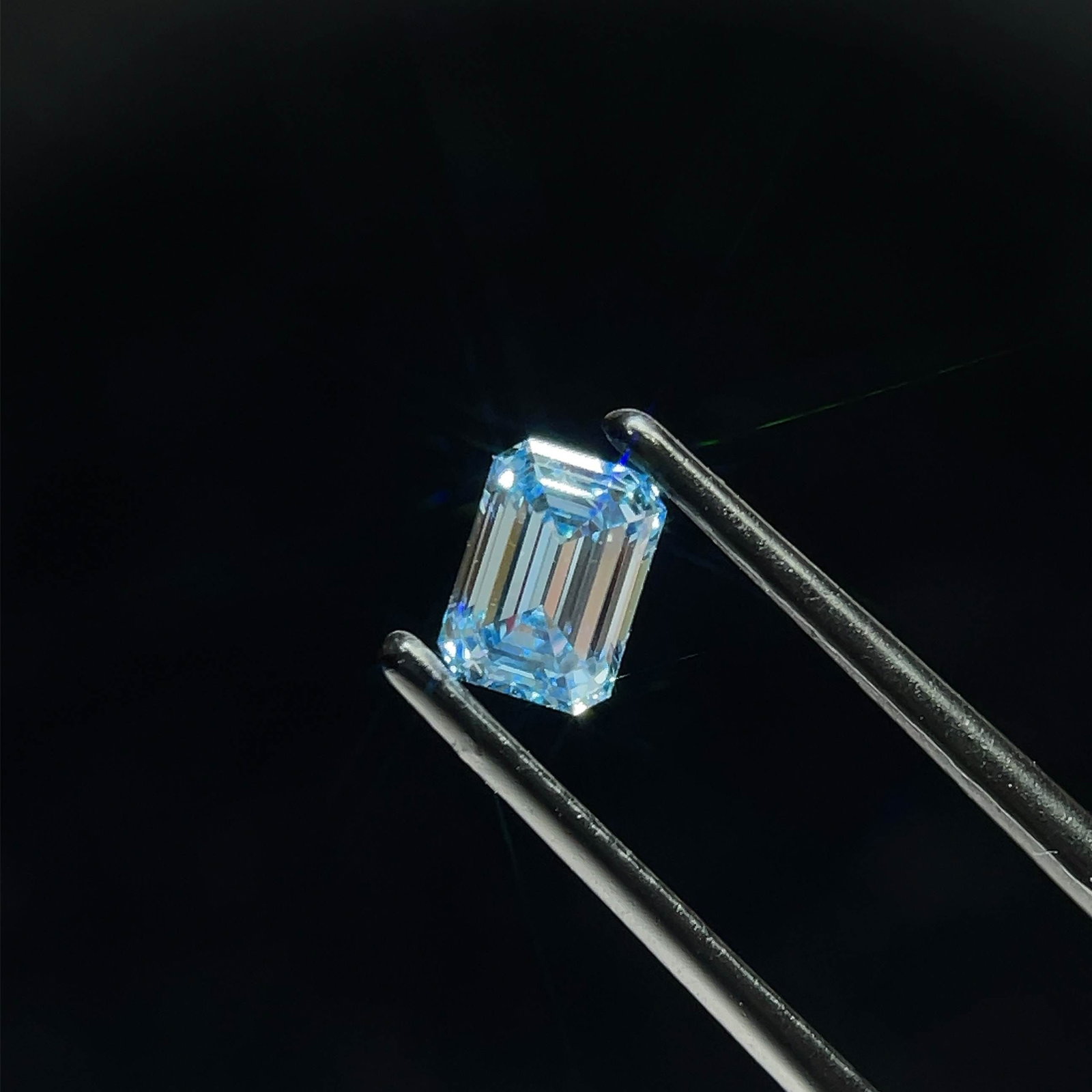 Loose Diamond - EMERALD 0.78ct Fancy Intense Blue VVS2: Loose Diamond - EMERALD 0.78ct Fancy Intense Blue VVS2 Source: This is a real non-mined Diamond that has been grown in a lab Shape: EMERALD Carats: 0.78 Color: Fancy Intense Blue Certification: IGI