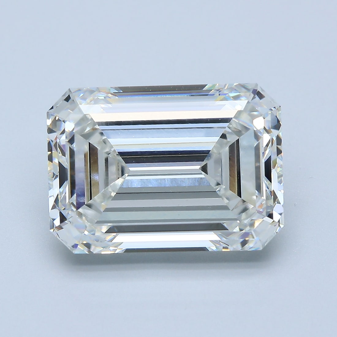 Loose Diamond - EMERALD 12.1ct F VVS2: Loose Diamond - EMERALD 12.1ct F VVS2 Source: This is a real non-mined Diamond that has been grown in a lab Shape: EMERALD Carats: 12.1 Color: F Clarity: VVS2 Certification: IGI Condition: Pre-Owned P